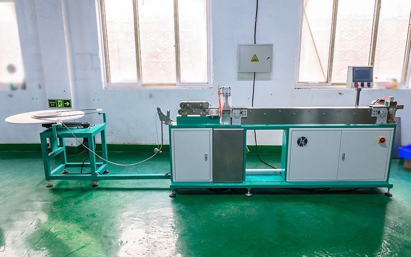 Door gasket magnet insertion line