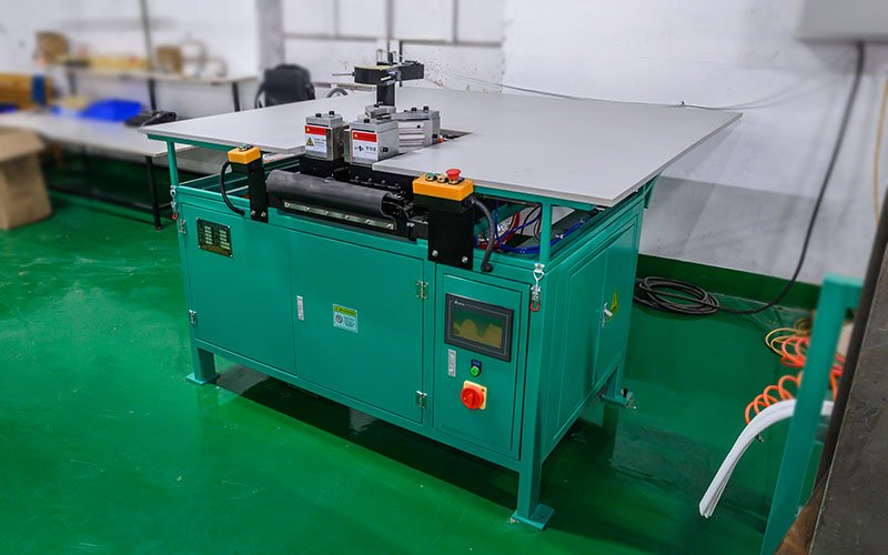 Door gasket welding machine