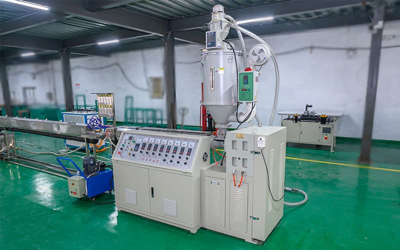 Refrigerator door gasket Extruder