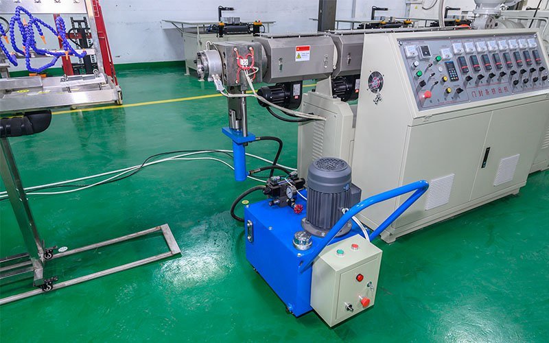 Hydraulic mesh changer