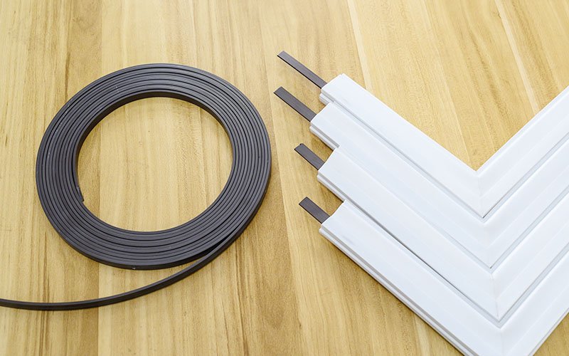 Plastic magnet
